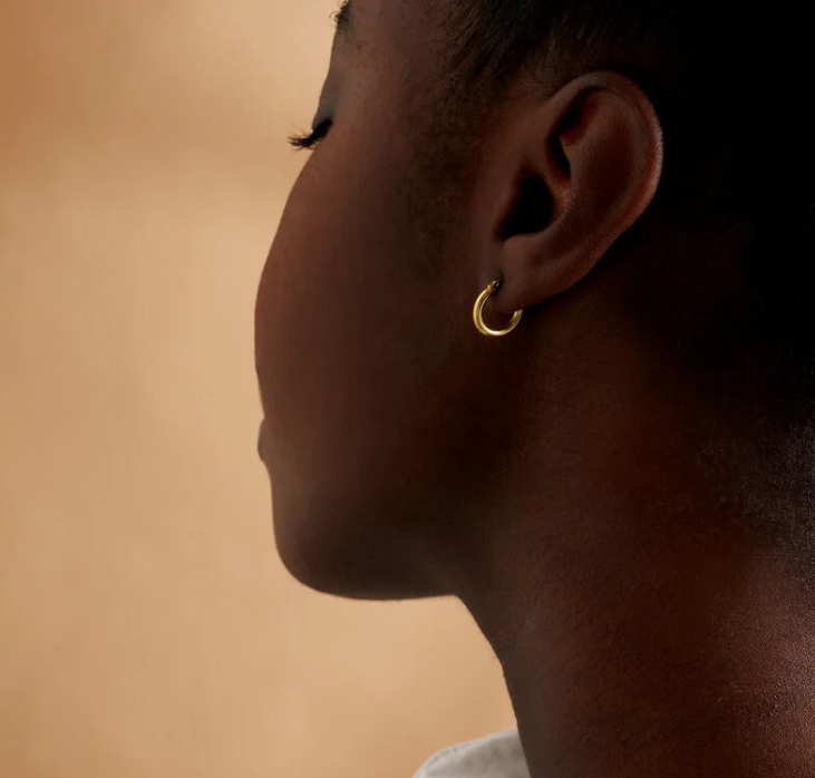 2mm 14K gold small earrings, 1/2 inch - Image 5